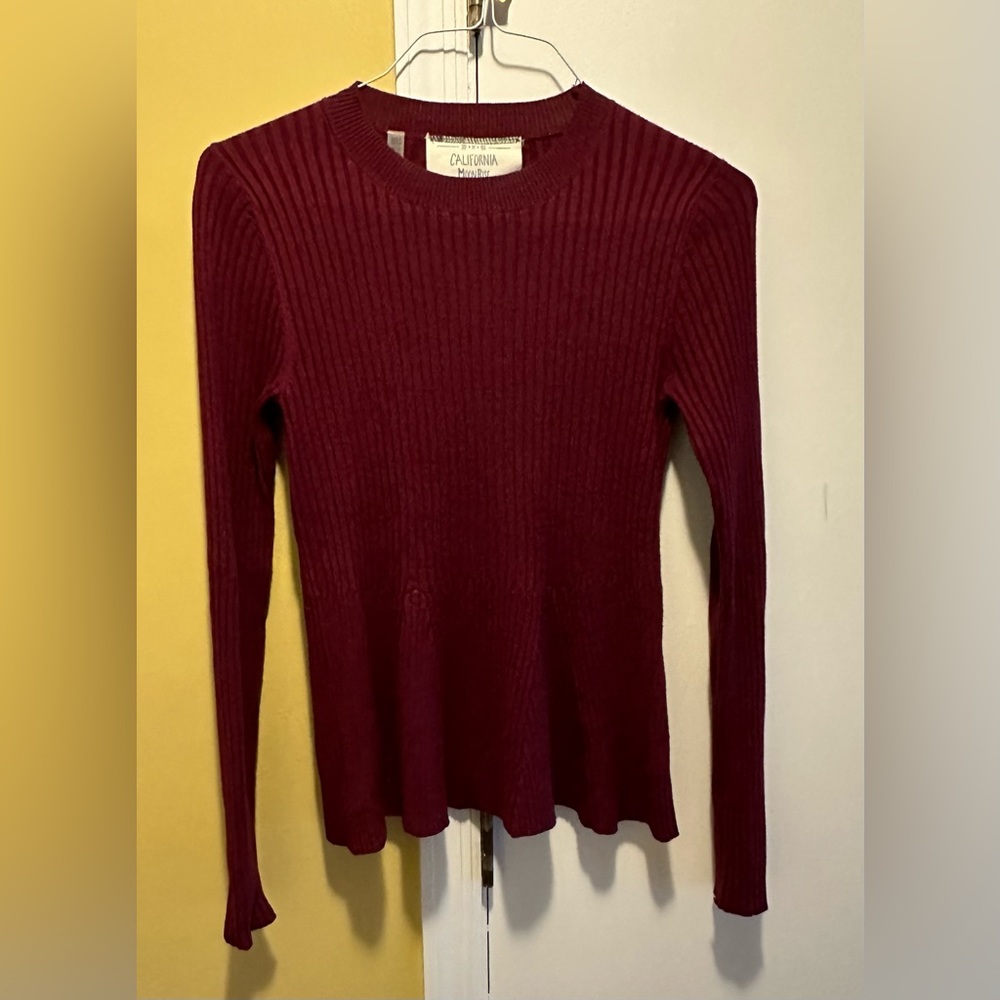 CALIFORNIA MOONRISE MAROON PEPLUM FITTED SWEATER (M)